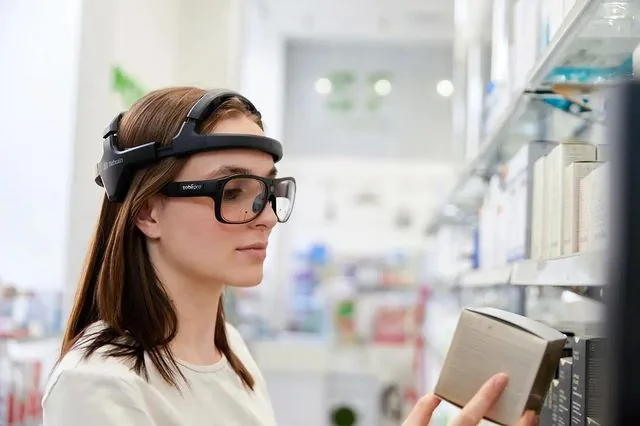 Eye Tracking (ET)
